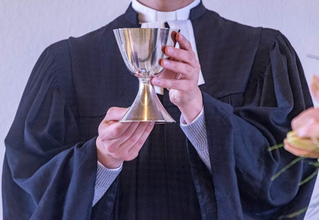 avocat en droit de la famille spécialisé dans la résolution des conflits familiaux, droit de la garde, divorce et médiation pour protéger vos intérêts et ceux de vos proches.