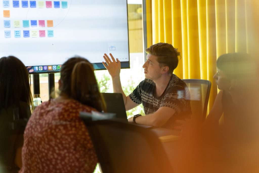 optimisez la communication interne de votre entreprise pour renforcer la cohésion d'équipe, améliorer la transmission d'informations et stimuler la collaboration entre vos collaborateurs.