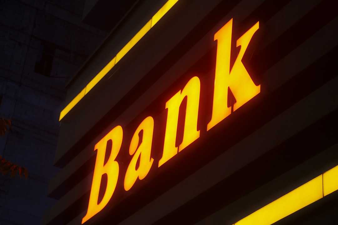 découvrez nos services de banque privée personnalisés, offrant des solutions financières sur mesure pour gérer et faire prospérer votre patrimoine en toute confidentialité.