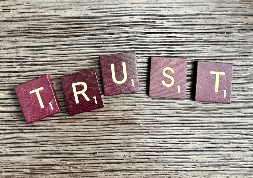 découvrez l'importance de la confiance dans les relations personnelles et professionnelles, et comment la bâtir pour un avenir solide et serein.