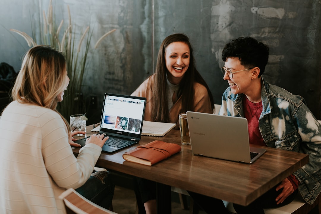 découvrez notre agence digitale spécialisée dans la création de sites web, le marketing en ligne et la transformation numérique pour booster votre visibilité et vos ventes.