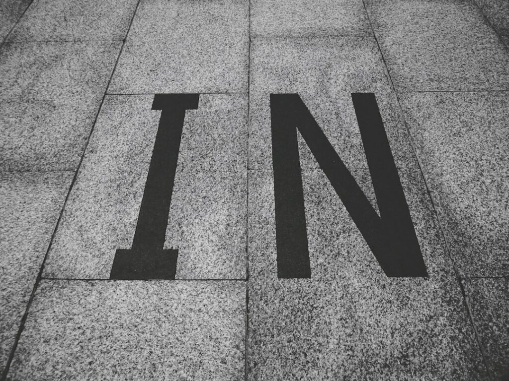 découvrez les fonctionnalités clés d'un intranet pour améliorer la communication, la collaboration et la productivité au sein de votre entreprise.