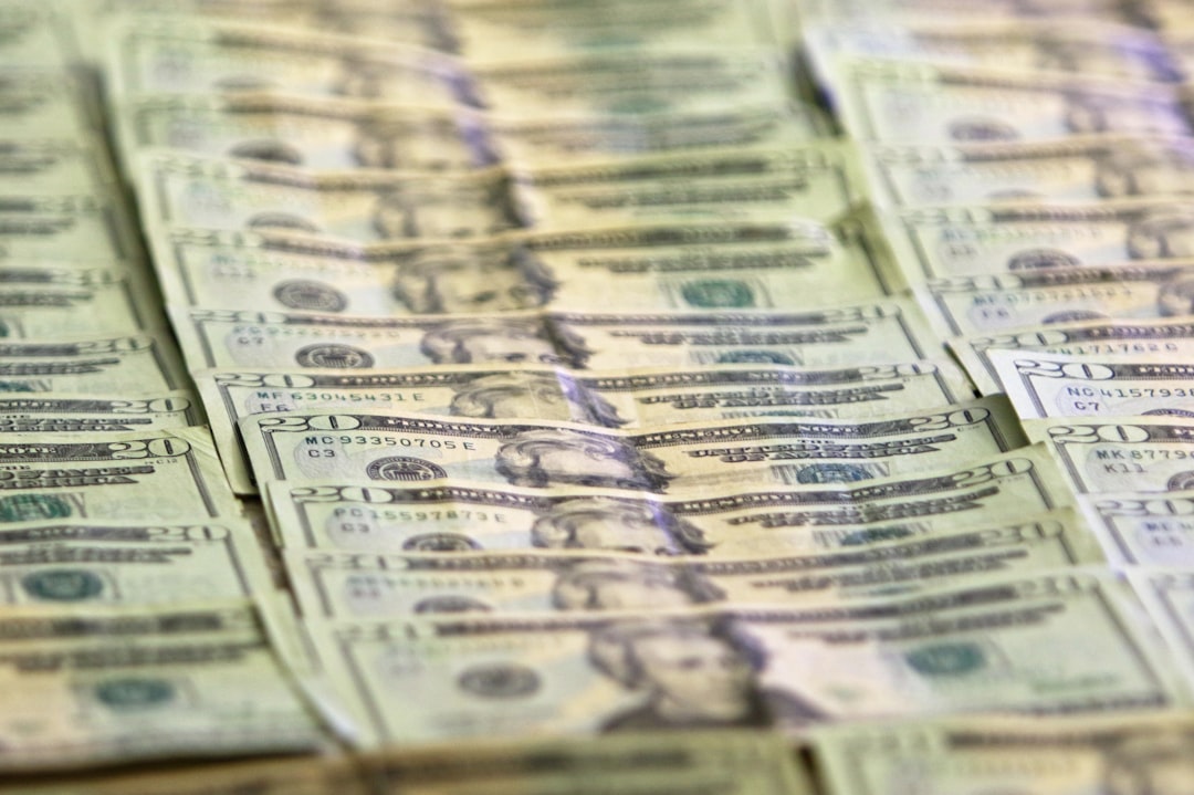 découvrez les salaires dans le secteur bancaire : niveaux de rémunération, perspectives de carrière et facteurs influençant les revenus des professionnels de la banque.