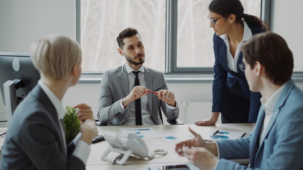 agence de recrutement spécialisée en conformité, offrant des experts qualifiés pour assurer le respect des normes réglementaires et la gestion des risques.