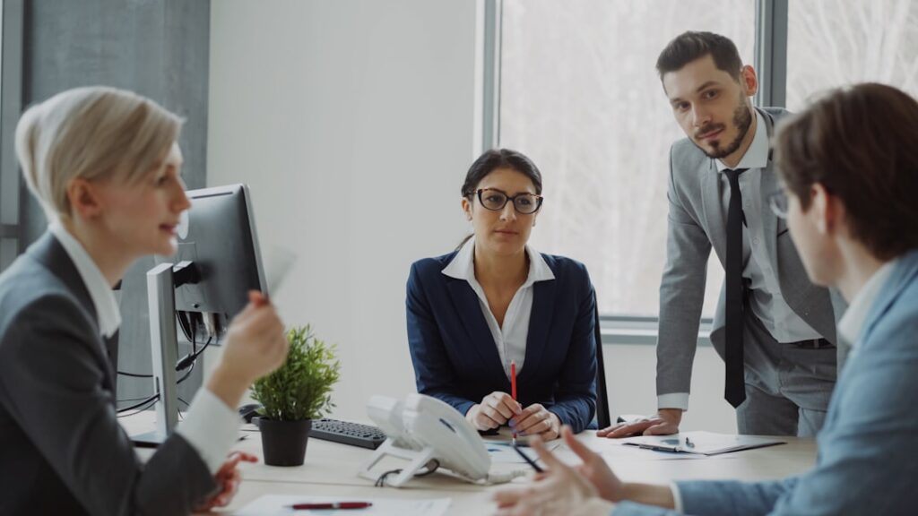 découvrez les meilleures pratiques et outils pour optimiser la communication interne au sein de votre entreprise, renforcer la cohésion d'équipe et améliorer la productivité.